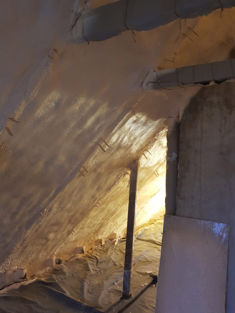 Seno gyvenamojo namo rekonstrukcija, palėpės šiltinimas